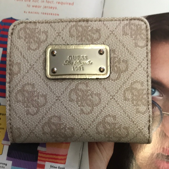 Guess Handbags - 🎀Guess small wallet
